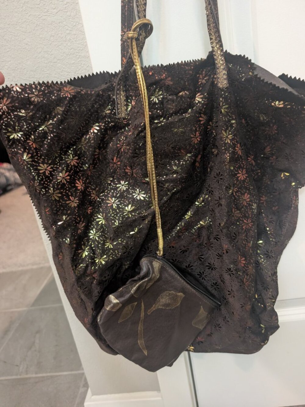 Handbag - Picture 2 of 5